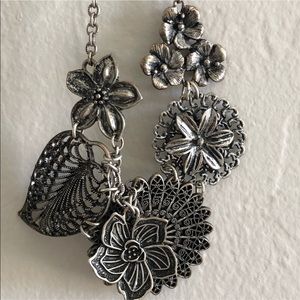 Premier Designs Floral Botanical Necklace